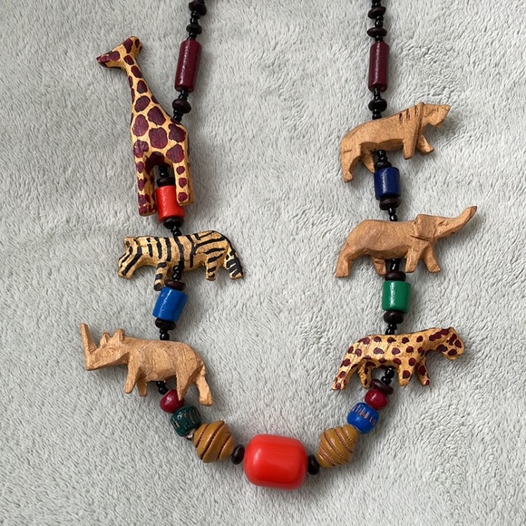 African wooden animal and bead necklace - Picture 2 of 4